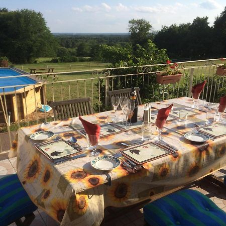 Les Petits Chenes Bed & Breakfast La Pellerine  Exterior photo