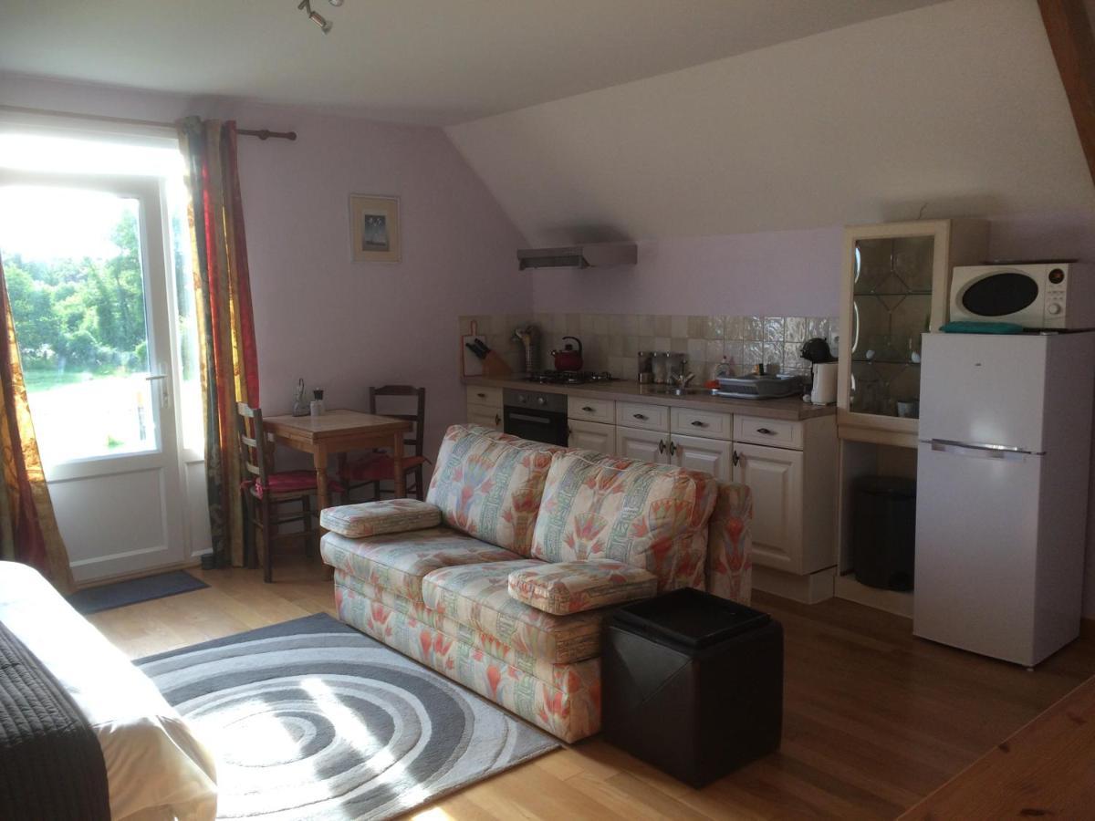 Les Petits Chenes Bed & Breakfast La Pellerine  Exterior photo